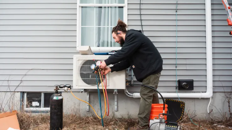 107304663-1695316625439-gettyimages-1252320781-ME-HEATPUMP 107304663-1695316625439-gettyimages-1252320781-ME-HEATPUMP